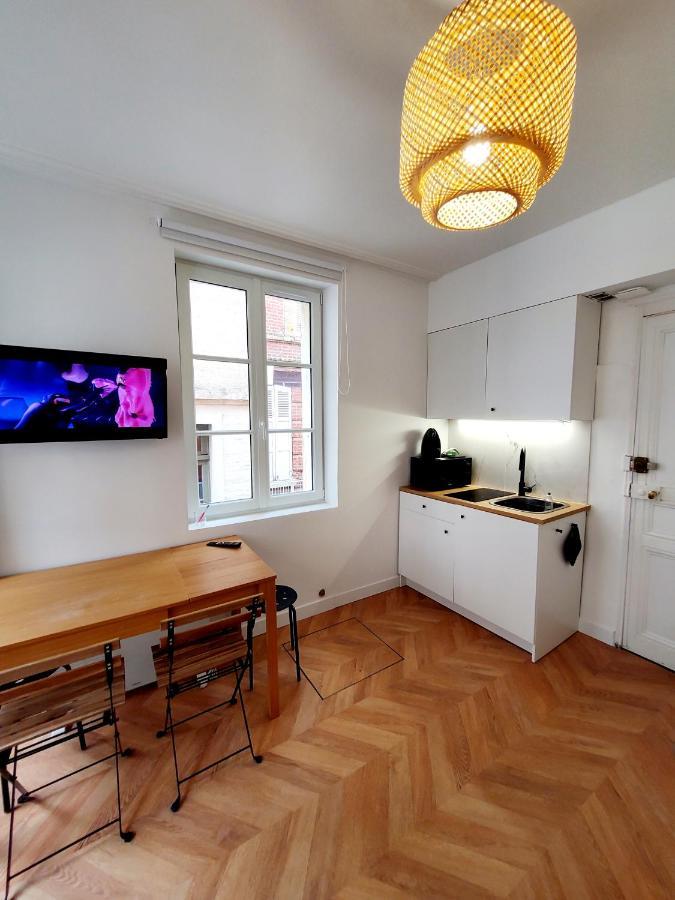 Studio Jeannette Avec Balcon Et Juste A 130 Metres Plage ! Plein Centre ! Wifi - Draps Serviettes Inclus ! تروفيي سور مير المظهر الخارجي الصورة